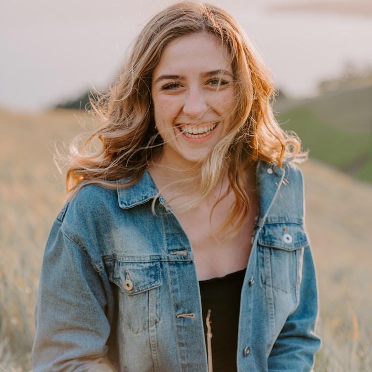 Portrait of Ananya meditation instructor